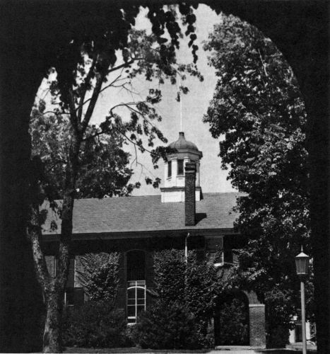 The old courthouse, 1800, prior to restoration in
1967.